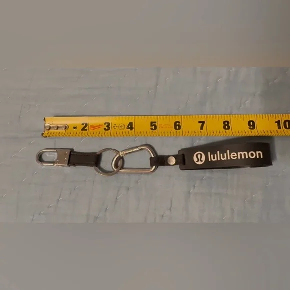 Lululemon athletica silicone blk/chrome keychain w/carabiner, barely used - Picture 5 of 7